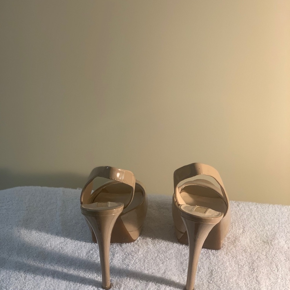 Never been worn - Picture 3 of 4